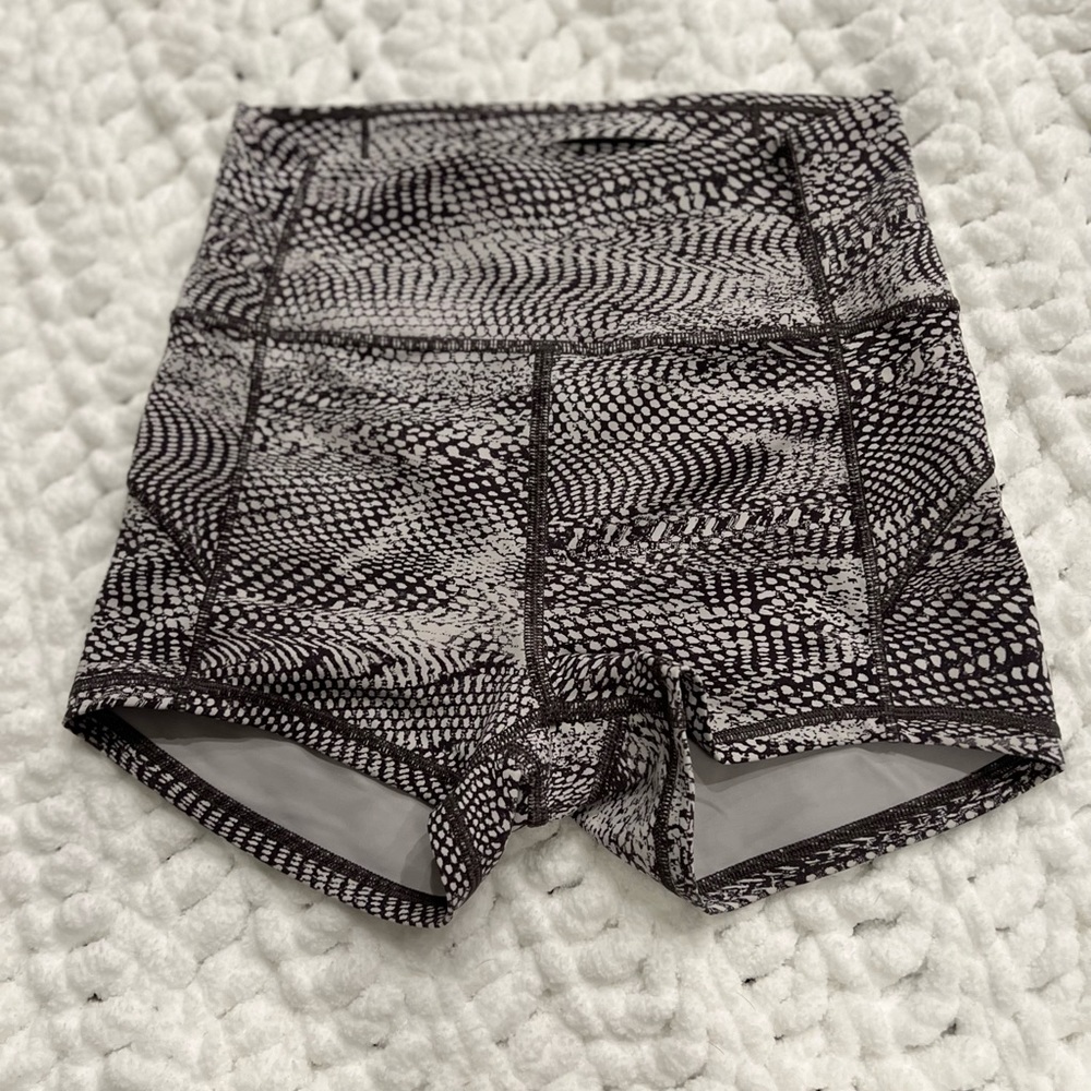 Lululemon shorts size 4